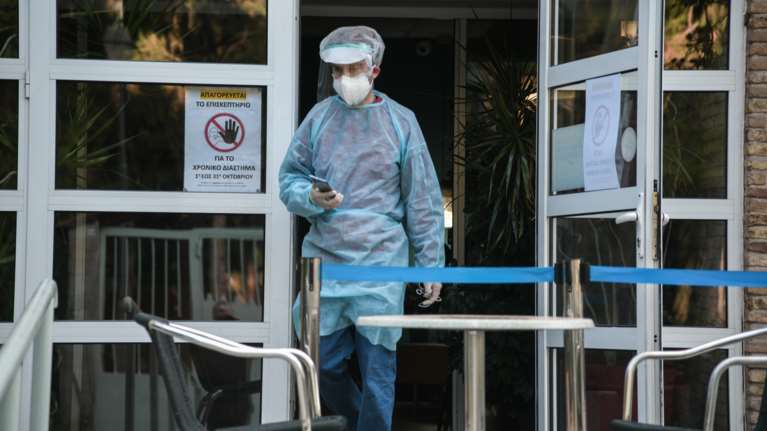 Κορονοϊός: Ακόμη δύο νεκροί - Στους 631 οι θάνατοι στη χώρα