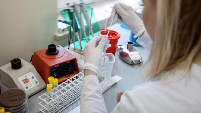 Δεν είναι ένας, αλλά δύο οι κορονοϊοί- Ο πιο επιθετικός προκαλεί τους θανάτους