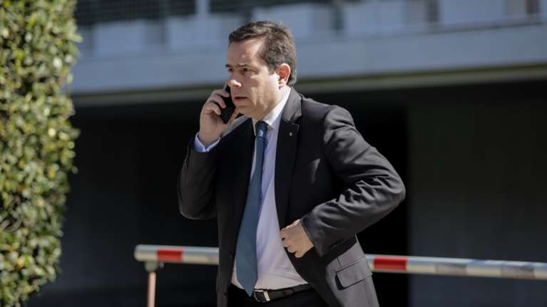 Μηταράκης: Καταργείται η φιλοξενία μεταναστών και προσφύγων σε ξενοδοχεία