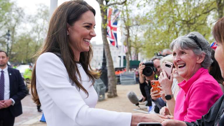 Ανησυχία για την υγεία της Κέιτ Μίντλετον - &quot;Κάτι πήγε στραβά μετά το χειρουργείο&quot;, λένε για την πριγκίπισσα