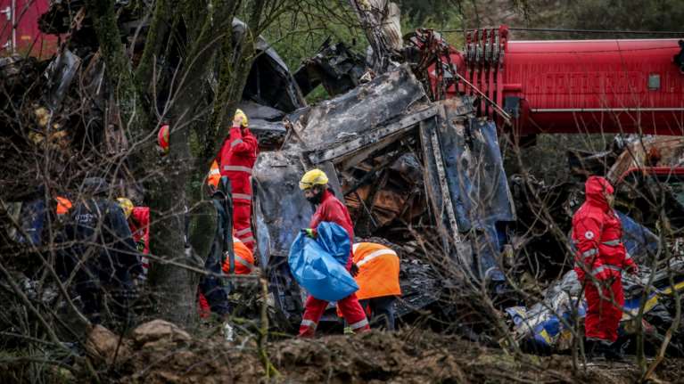Σύγκρουση τρένων στα Τέμπη: Προθεσμία να απολογηθεί την ερχόμενη Παρασκευή πήρε ο ένας σταθμάρχης