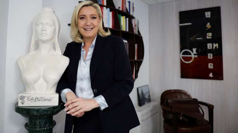 Γαλλία: Η Λε Πεν δικάζεται με την κατηγορία της κατάχρησης κεφαλαίων της Ευρωπαϊκής Ένωσης