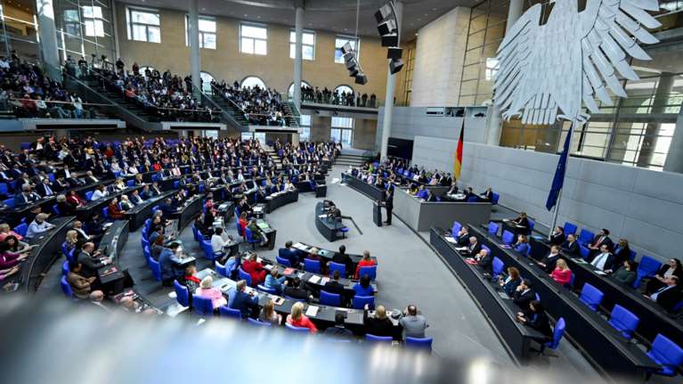 35 χρόνια από την επανένωση της Γερμανίας, η κοινωνία είναι διχασμένη- Υπάρχει δυσπιστία και απογοήτευση