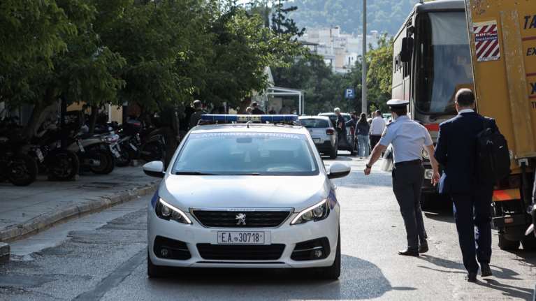 Ριφιφί σε μεσιτικό γραφείο στην Καλλιθέα - Αφαίρεσαν, 60.000 ευρώ, κοσμήματα και αρχαία