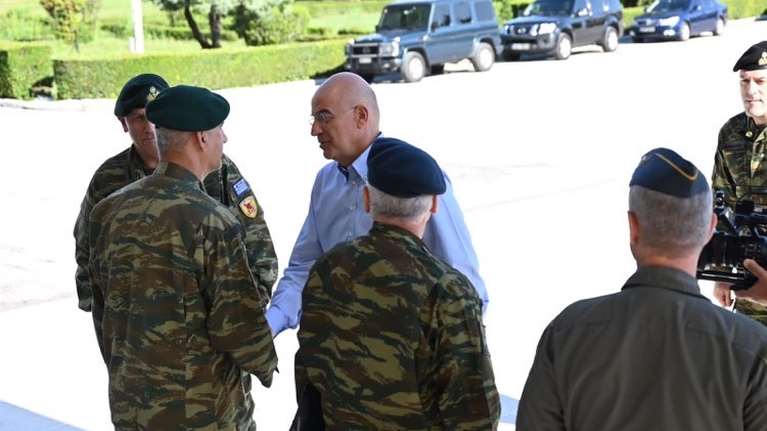 Στο συντονιστικό κέντρο στη Λάρισα ο Νίκος Δένδιας - Μαζί του ο αρχηγός ΓΕΕΘΑ [εικόνες]