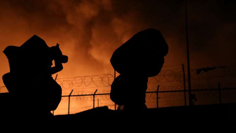 Φωτιά στη Μόρια: Ανησυχία για τα 35 κρούσματα κορονοϊού - Άγνωστο που βρίσκονται