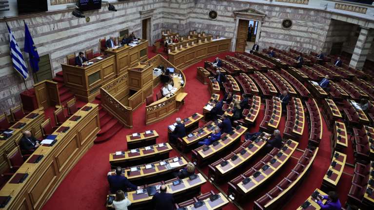 Βουλή: Ψηφίστηκαν οι ρυθμίσεις για την ενίσχυση του ΕΣΥ και την παρακολούθηση της φαρμακευτικής δαπάνης