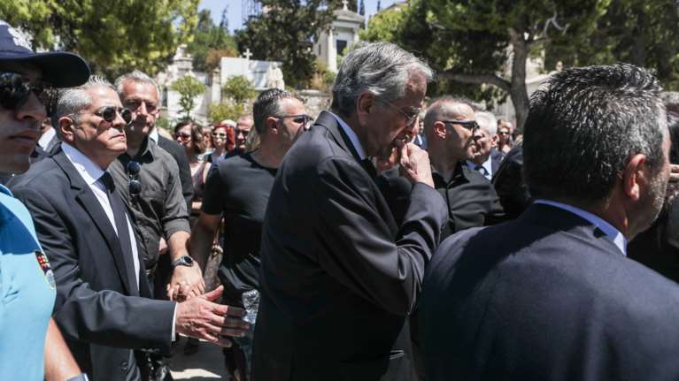 Κηδεία Λένας Σαμαρά: Ο συγκλονιστικός επικήδειος του πατέρα της Αντώνη - &quot;Ευχαριστώ τον Θεό που μας έδωσε αυτό το δώρο για 34 χρόνια&quot;
