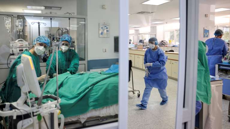 Γώγος: Το 25% των κρουσμάτων καθημερινά είναι παιδιά - Να ανοίξουν κι άλλες παιδιατρικές κλίνες κορονοϊού