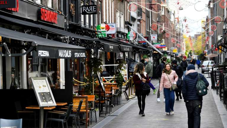 Ο κορονοϊός &quot;τσακίζει&quot; την Ευρώπη: Ραγδαία αύξηση κρουσμάτων και νεκρών σε Γερμανία, Βρετανία, Ολλανδία