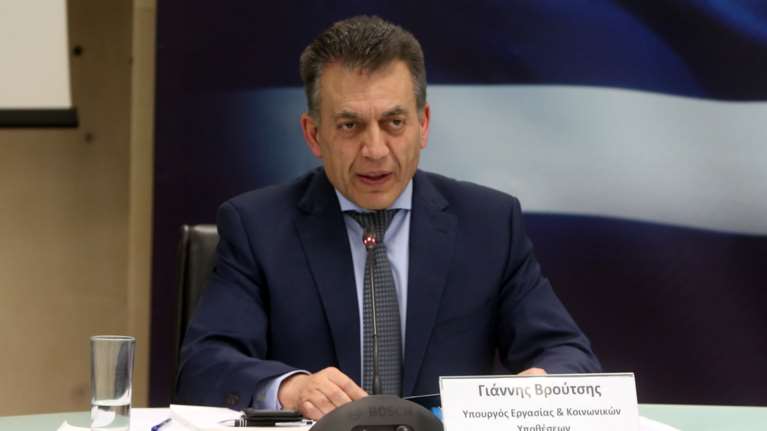 Βρούτσης: Πότε θα δοθούν οι 160.000 εκκρεμείς συντάξεις - Από τις 21 Δεκεμβρίου το δώρο των Χριστουγέννων