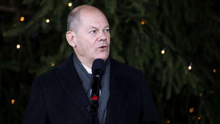 Ο Σολτς επισκέπτεται αιφνιαδιαστικά το Κίεβο και ανακοίνωσε νέα στρατιωτική βοήθεια - Ο Ζελένσκι ζητά διπλωματικές λύσεις