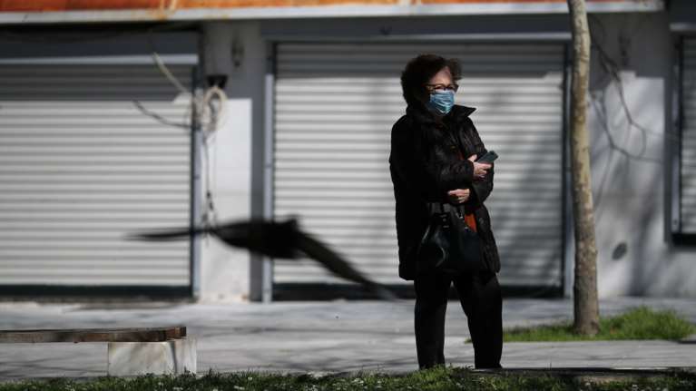 Ξεκινά η πληρωμή των συντάξεων Απριλίου - Αναλυτικά οι ημερομηνίες ανά ταμείο