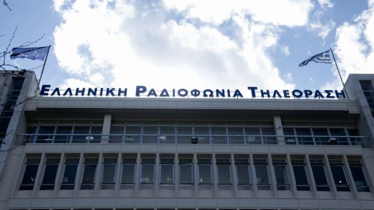 Επική γκάφα της ΕΡΤ: "Πέθανε" τον Μίκη Θεοδωράκη και την Ειρήνη Παπά [εικόνες]