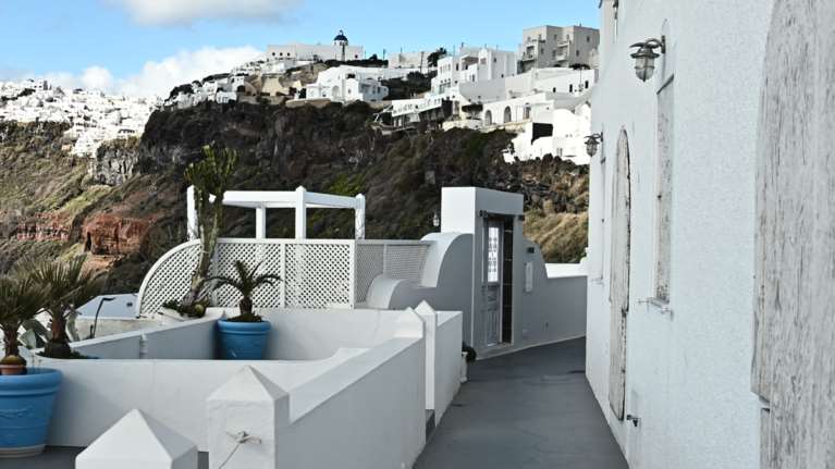 Σαντορίνη: Προειδοποίηση Τσελέντη - &quot;Το πιο πιθανό ένας σεισμός έξι ρίχτερ, σίγουρα θα υπάρξουν σημαντικές κατολισθήσεις&quot;