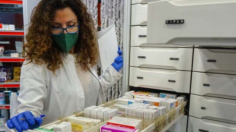 Ελλείψεις σε παιδικά φάρμακα με τις ιώσεις σε έξαρση -  Γιατί εξαφανίζονται τα αποθέματα