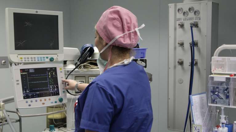 Ανησυχία για τα νέα δεδομένα: Υγιής και χωρίς υποκείμενο νόσημα ο 64χρονος που πέθανε στην Πάτρα