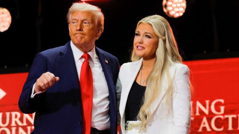 Αυτή είναι η χήρα του Τσάρλι Κερκ, Έρικα: Η πορεία της από το μπάσκετ, στο μόντελινγκ και ο νέος της ρόλος [εικόνες - βίντεο]