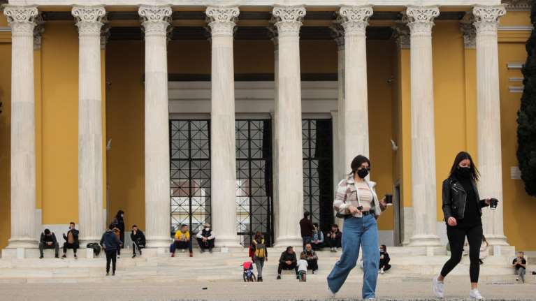 Κορονοϊός: 834 κρούσματα στην Αττική - Συναγερμός για Κέντρο Αθήνας και Πειραιά