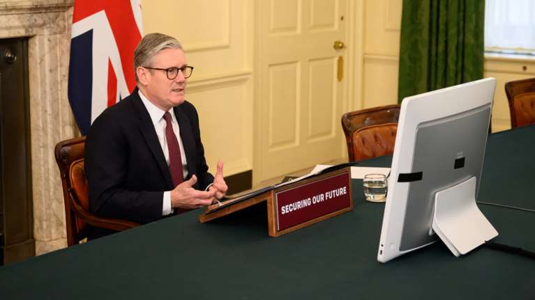 Κιρ Στάρμερ: &quot;Αργά ή γρήγορα&quot; ο Πούτιν πρέπει να καθίσει στο τραπέζι των διαπραγματεύσεων - Να συνεχίσουμε τις πιέσεις