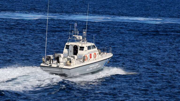 Ναυάγιο με μετανάστες στη Λέσβο - Χωρίς τις αισθήσεις τους ανασύρθηκαν 4 άτομα