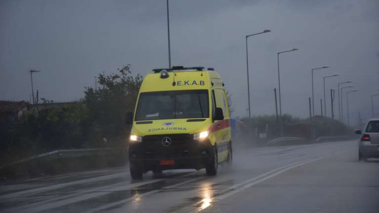 Κατερίνη: Τρεις τραυματίες σε σύγκρουση δύο οχημάτων στην ΠΑΘΕ – Υπό την επήρεια αλκοόλ ο ένας οδηγός