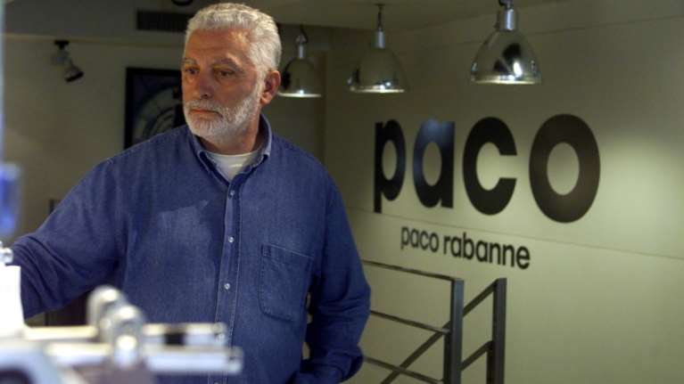 Πέθανε ο θρύλος της μόδας και σχεδιαστής Paco Rabanne - Μάγεψε και με τα αρώματα του οίκου του [εικόνες - βίντεο]