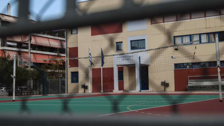Τι θα καθορίσει το άνοιγμα των σχολείων: Γιατί προκρίνεται το σενάριο της 1ης Φεβρουαρίου για γυμνάσια και λύκεια
