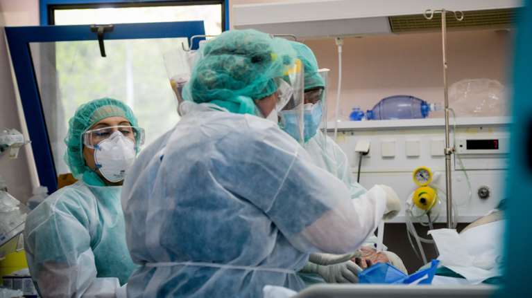 Κορονοϊός: Δύο νέοι θάνατοι σήμερα - Στους 349 οι νεκροί στη χώρα