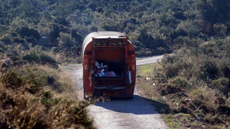 Ηράκλειο: Επιτέθηκαν με ξύλα σε εργαζόμενους της καθαριότητας - Μία σύλληψη και τρεις προσαγωγές