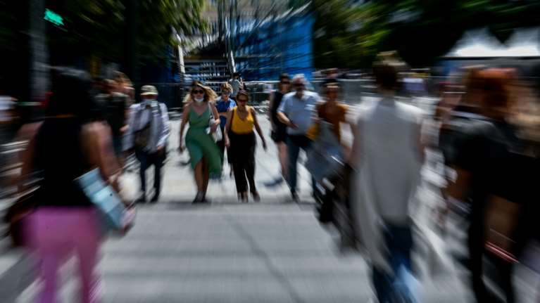 Κορονοϊός: Καμιά αποκλιμάκωση πριν τον Αύγουστο - Γιατί η Βόρεια Ελλάδα έχει διαφορετική εικόνα στο έκτο κύμα