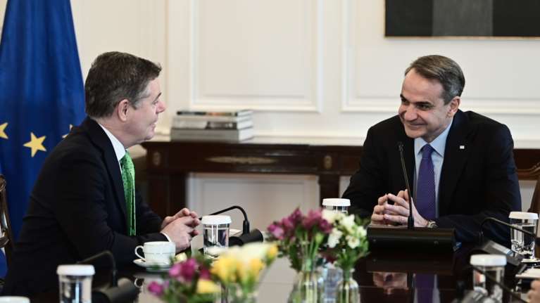 Συνάντηση Μητσοτάκη με τον πρόεδρο του Eurogroup - Εύσημα στην Ελλάδα για την "τεράστια πρόοδο που έχει συντελεστεί"