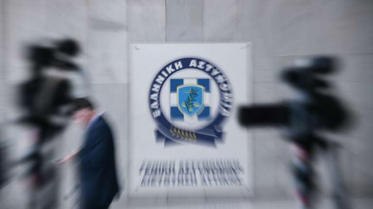 Τραγέλαφος με τους περιοριστικούς όρους: Το 40% δεν εμφανίζεται καν στα αστυνομικά τμήματα - Παραμένουν άφαντοι