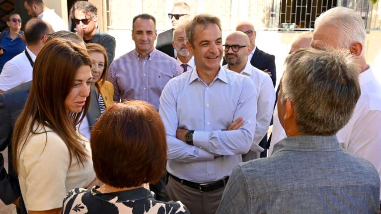 Επίσκεψη Μητσοτάκη σε Ωνάσειο Σχολείο στο Περιστέρι: Η κυβέρνησή μας επενδύει συστηματικά στη δημόσια παιδεία