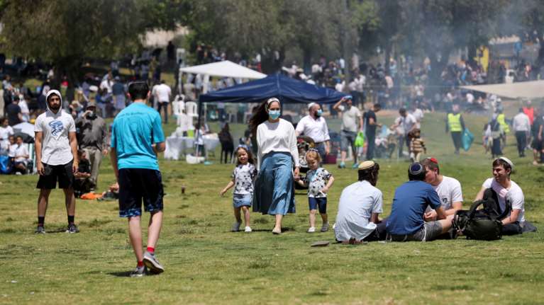 Το Ισραήλ γυρίζει σελίδα: Τέλος η υποχρεωτική μάσκα στους εξωτερικούς χώρους
