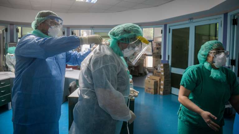 Αναστέλλονται όλες οι άδειες σε Νοσοκομεία και δομές Υγείας με απόφαση Κικίλια