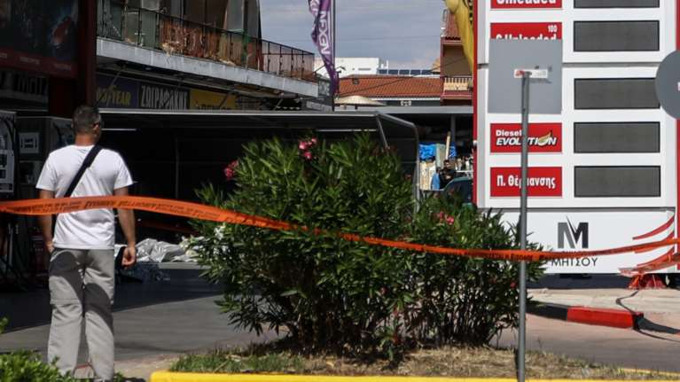 Εκτέλεση στον Γέρακα: Εντοπίστηκαν καμένα τα δύο καλάσνικοφ με τα οποία &quot;γάζωσαν&quot; τον 38χρονο - Πάνω από 40 κάλυκες στο σημείο