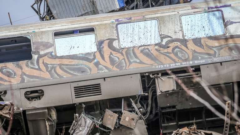 Τέμπη: &quot;Ξέχασαν τα μικρόφωνα ανοιχτά κι ακούγονταν... πάρτι και πανηγύρια&quot; - Εικόνες μπάχαλου στο σταθμαρχείο Λάρισας