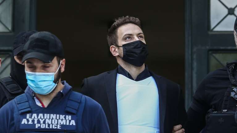 Γλυκά Νερά: Ενώπιον του ανακριτή ο 33χρονος συζυγοκτόνος - &quot;Δεν προσχεδίασα το έγκλημα&quot;, θα πει στην απολογία του