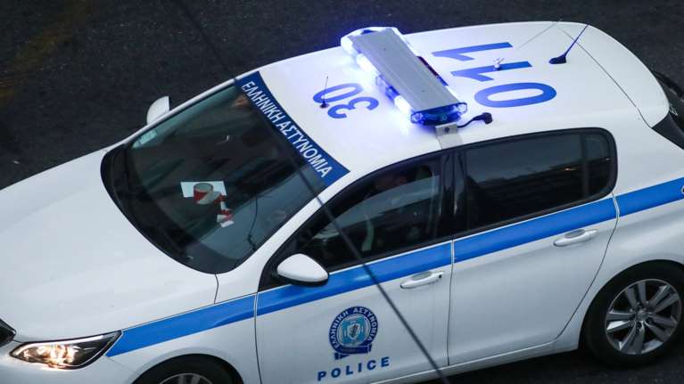 Ρέθυμνο: 30χρονος σωματοφύλακας γνωστού εφοπλιστή πυροβόλησε κατά λάθος φίλη του - Την τραυμάτισε σοβαρά