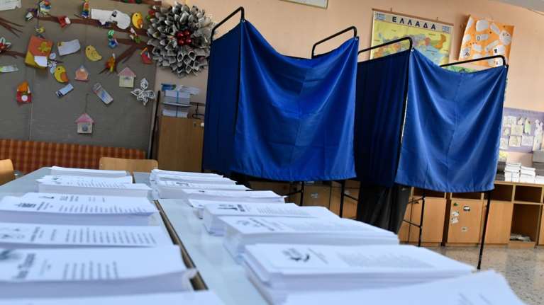 Pulse: Στις 14 μονάδες η διαφορά ΝΔ-ΠΑΣΟΚ - Αρνητικοί οι πολίτες στην υποψηφιότητα Τασούλα  - Ανησυχία για την προεδρία Τραμπ