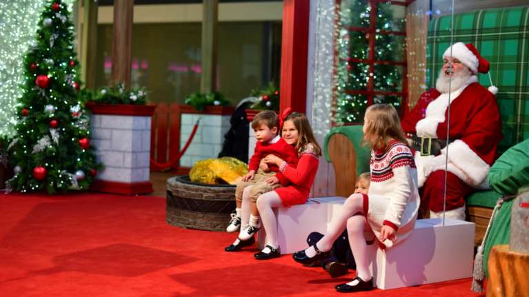 Τρυφερός ο Δρ Φάουτσι: Μη φοβάστε, παιδιά, ο Άγιος Βασίλης εξαιρείται από τον κορονοϊό και θα έρθει