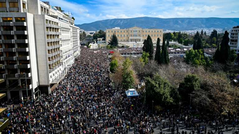 Συλλαλητήριο για τα Τέμπη: Απαγορεύουν την πτήση drone πάνω από το Σύνταγμα - &quot;Φίμωση&quot; καταγγέλλουν οι φωτορεπόρτερ