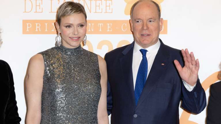 Οι διακοπές της Σαρλίν και του Αλβέρτου στην Κορσική: Το &quot;μαγιό&quot; της και τα τρυφερά στιγμιότυπα εν μέσω φημών περί χωρισμού