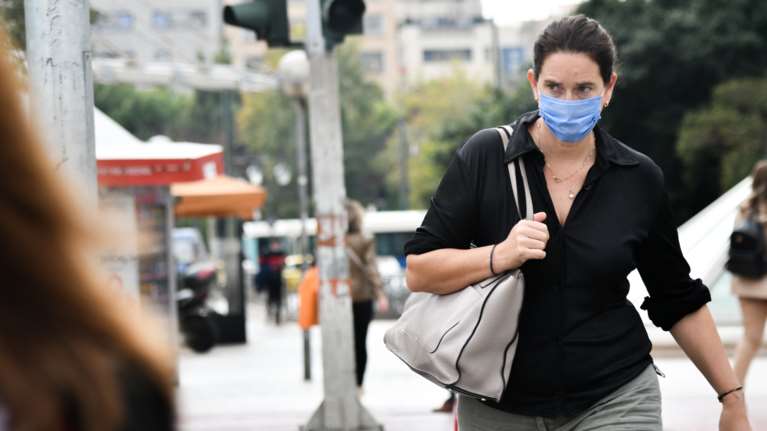 Έρευνα: Οι γυναίκες που εργάζονται κινδυνεύουν λιγότερο από Αλτσχάϊμερ μετά τα 60