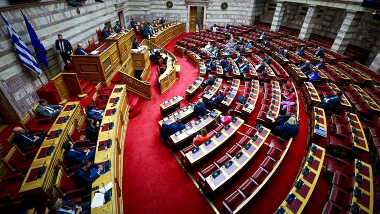Βουλή: Ψηφίζεται το νομοσχέδιο για τη δημόσια υγεία και το ΕΣΥ