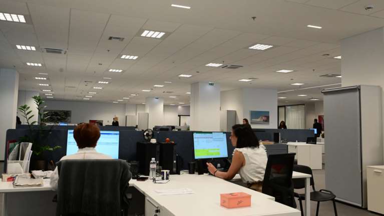 Πόσο θα αυξάνονται οι μισθοί στον ιδιωτικό τομέα έως το 2028