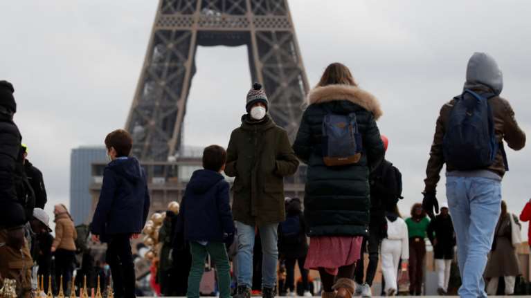 Γαλλία: Χωρίς εορτασμούς η φετινή Πρωτοχρονιά λόγω της Όμικρον - Ακυρώνει το ταξίδι του στο Μαλί ο Μακρόν