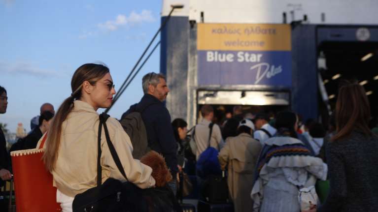 Πάσχα: Κορυφώνεται η έξοδος των εκδρομέων - Αυξημένη κίνηση στο λιμάνι του Πειραιά [εικόνες]