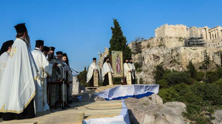Στον Ιερό Βράχο του Αρείου Πάγου τίμησε η Εκκλησία της Ελλάδος τον ιδρυτή της Απόστολο Παύλο